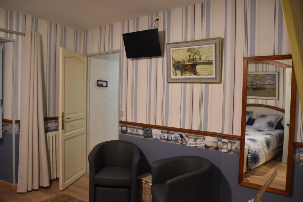Logis Des Douves Tiffauges Exterior photo