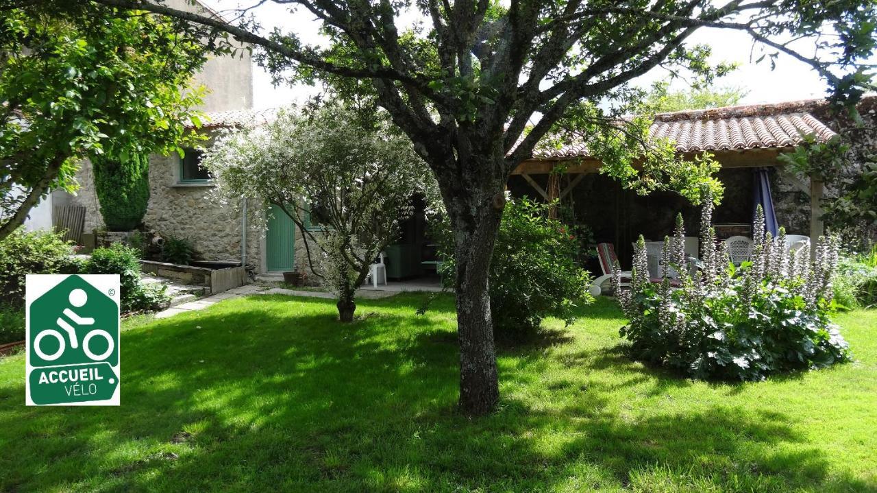 Logis Des Douves Tiffauges Exterior photo