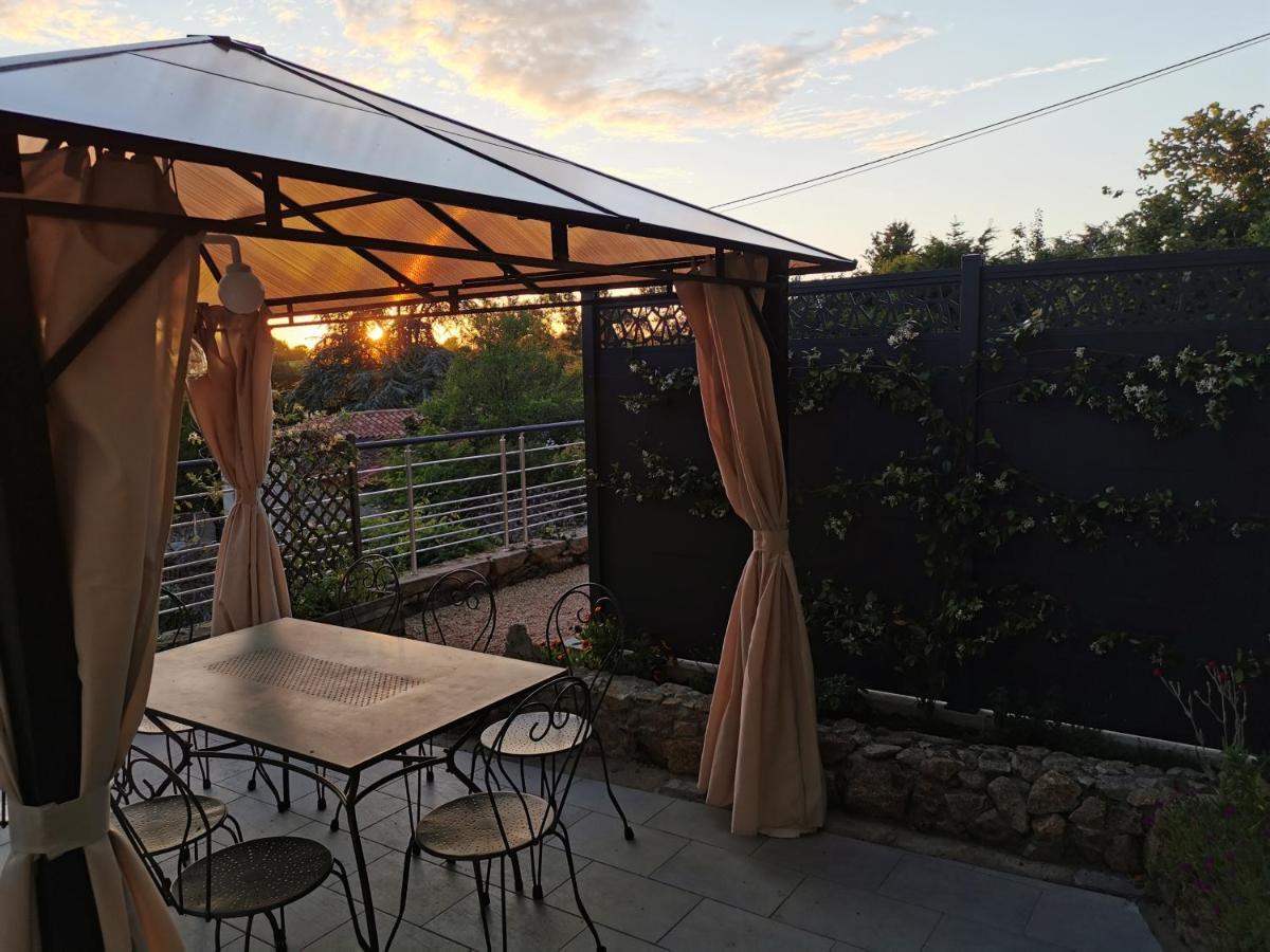 Logis Des Douves Tiffauges Exterior photo