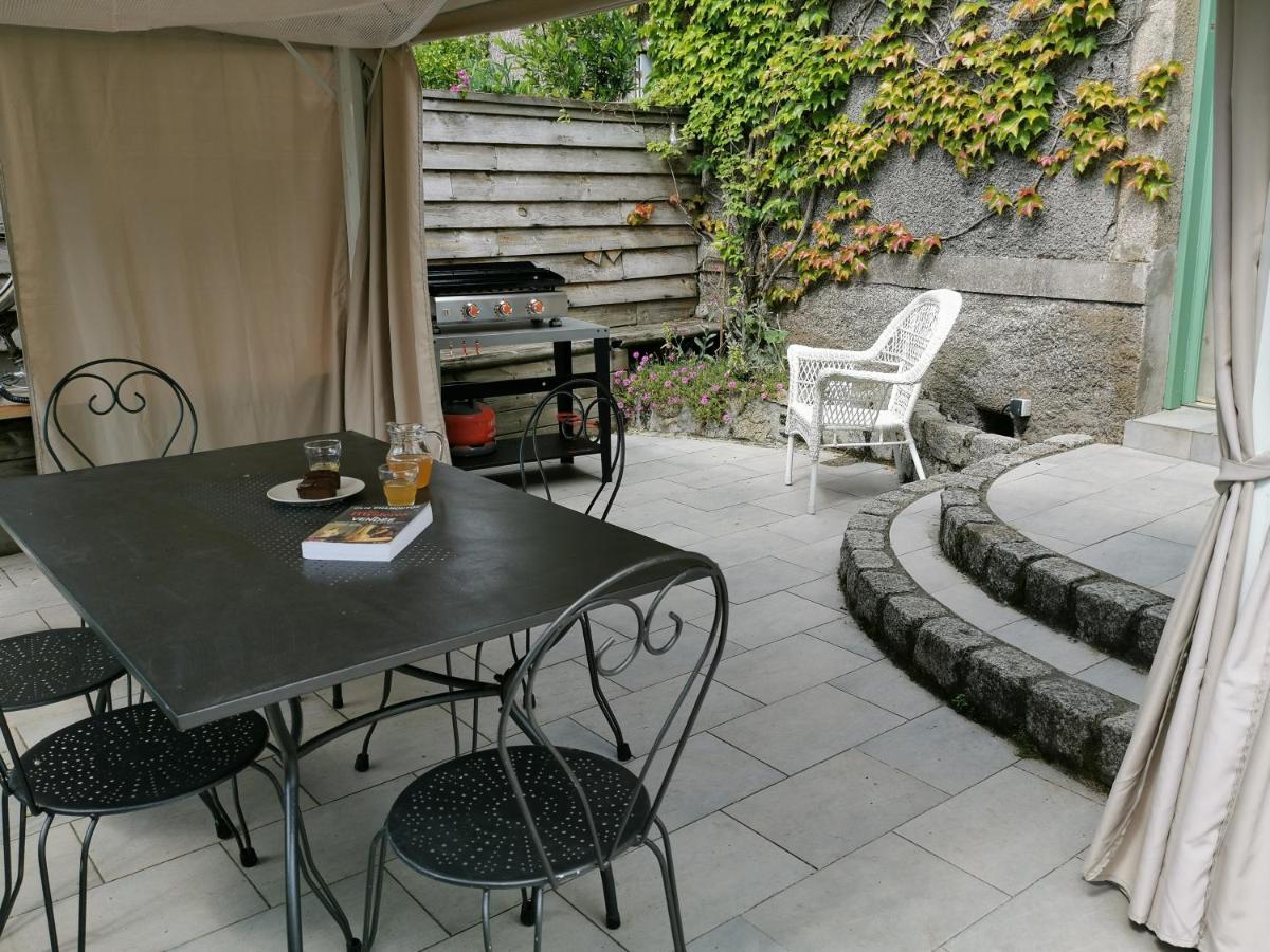 Logis Des Douves Tiffauges Exterior photo