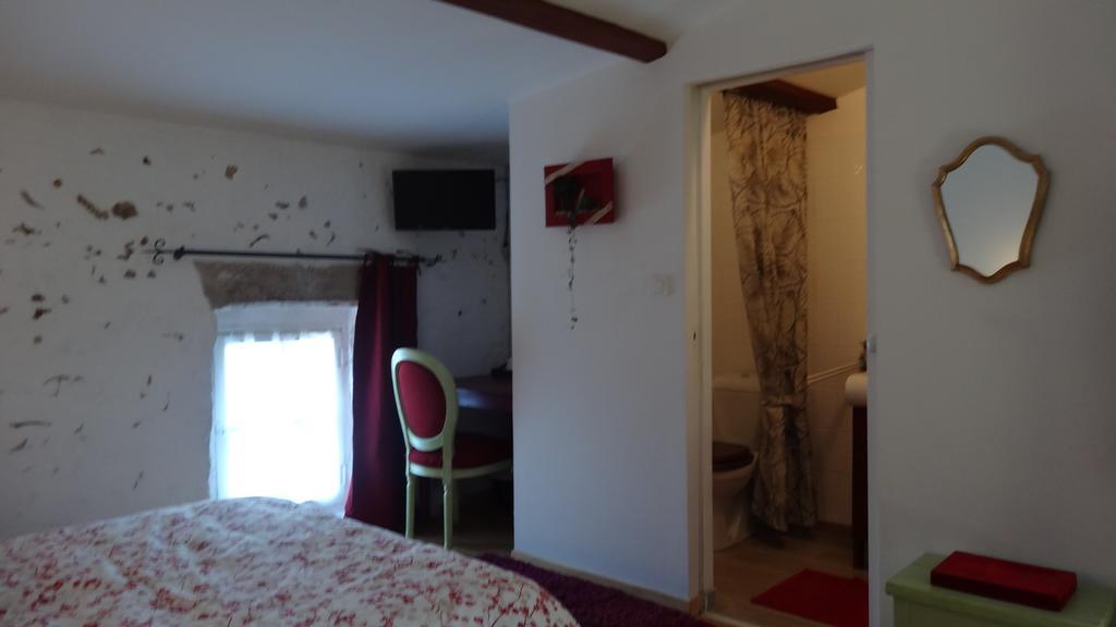 Logis Des Douves Tiffauges Exterior photo