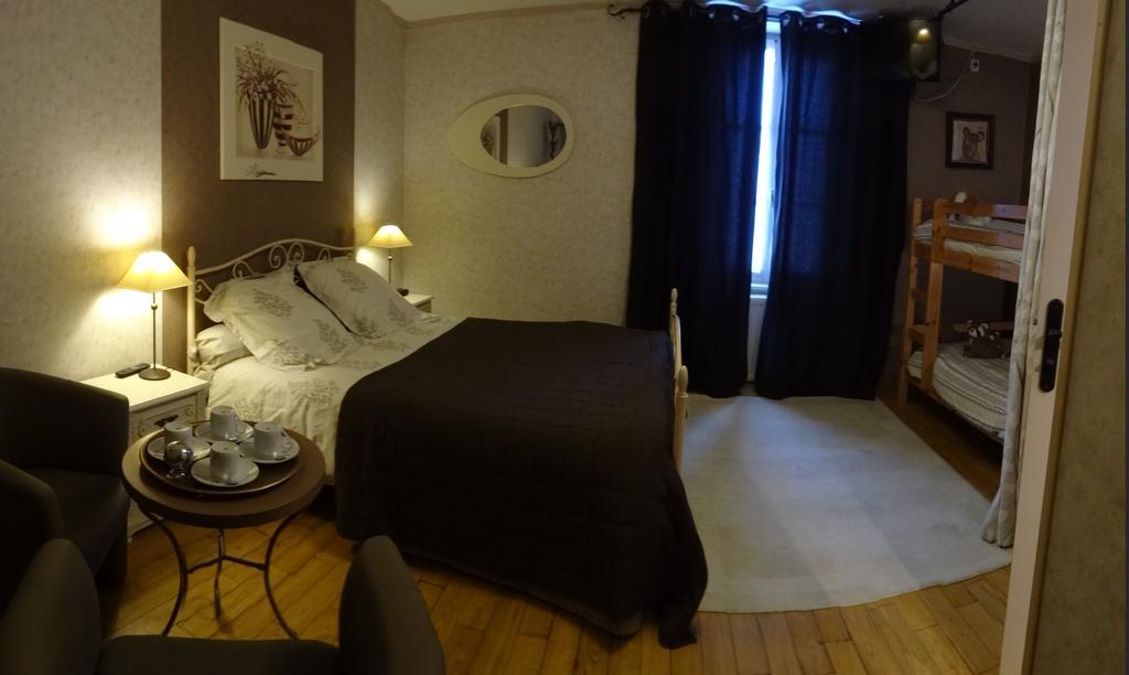 Logis Des Douves Tiffauges Exterior photo